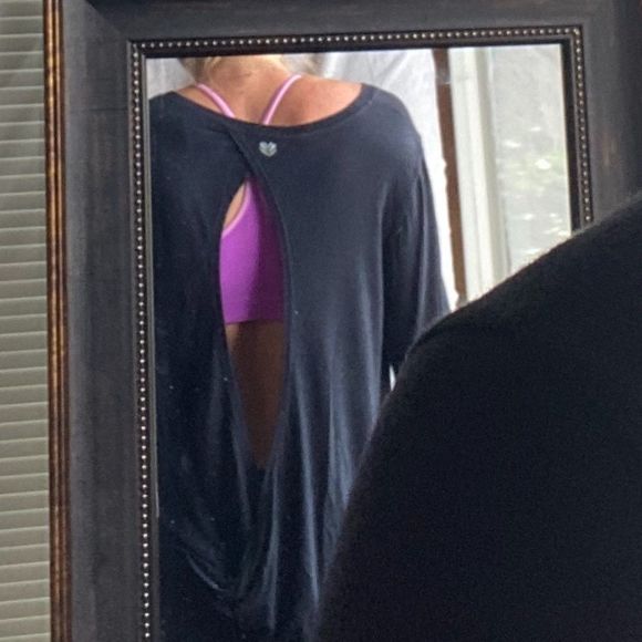 🤙🏽WORKOUT TOP LONG-SLEEVE SPLIT BACK - Picture 2 of 2